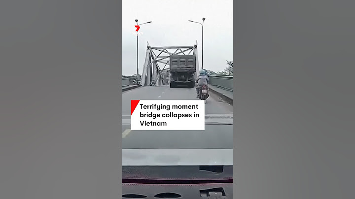 Terrifying moment bridge collapses in Vietnam
