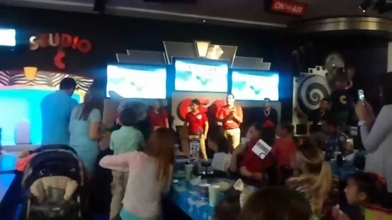 Chuck e Cheese's  Show en español San Agustín Mty.