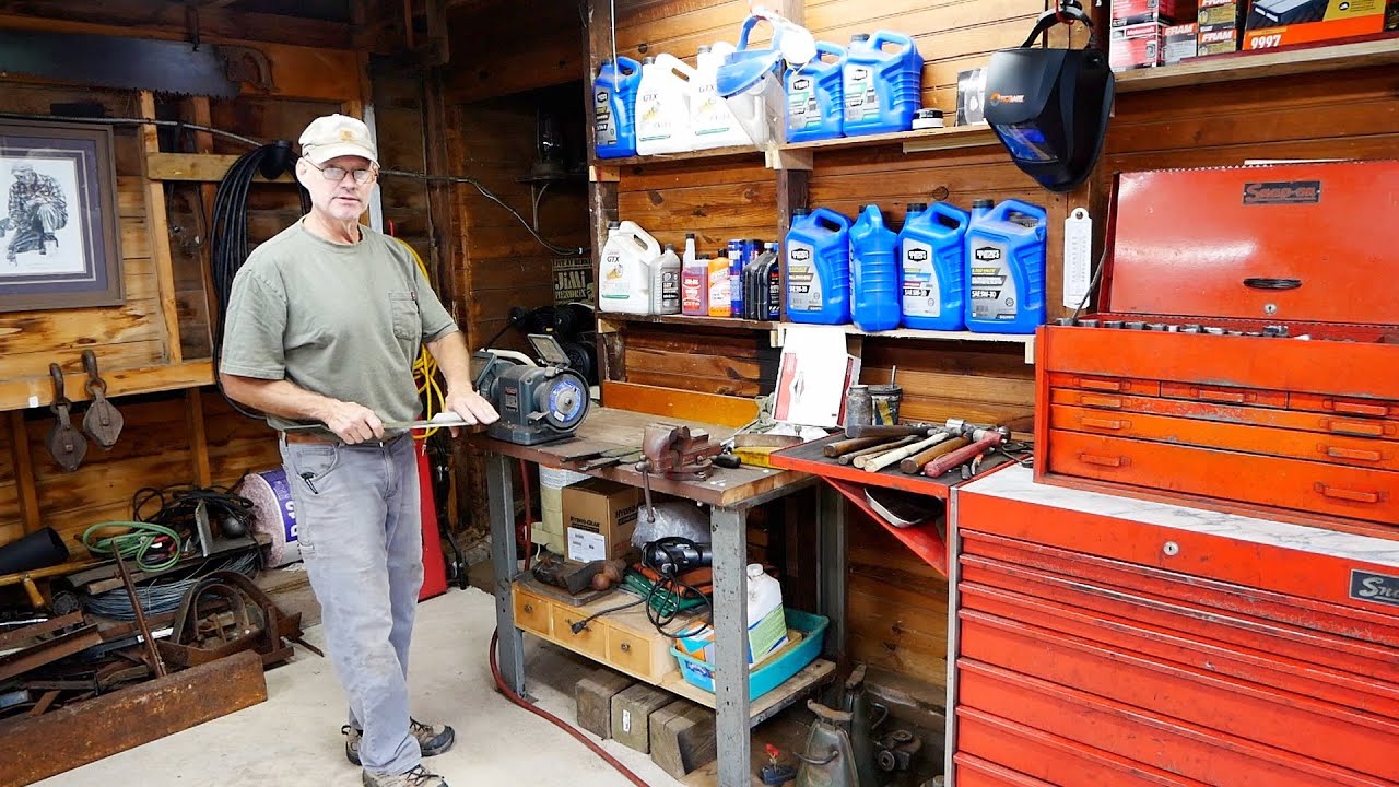 How To Sharpen Blades On The Scag Patriot Zero Turn Mower Using A Bench Grinder.