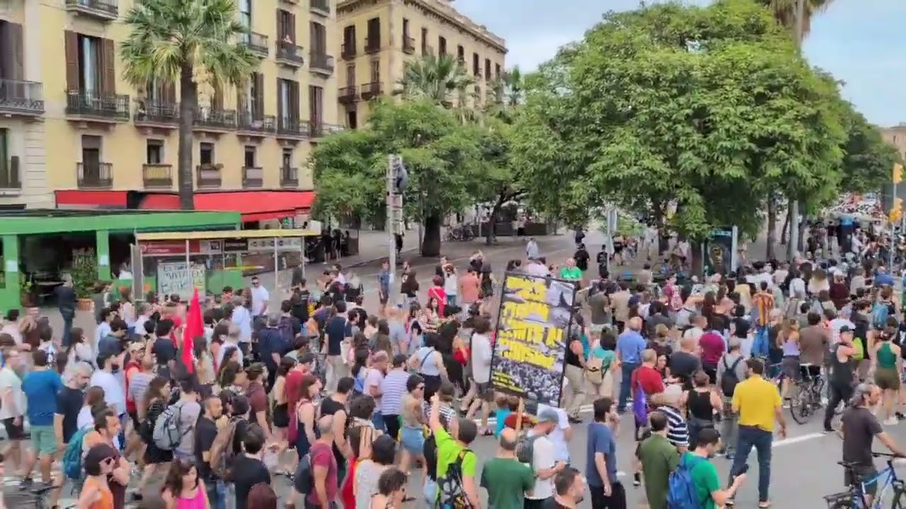 Barcelona protests: residents rally against mass tourism