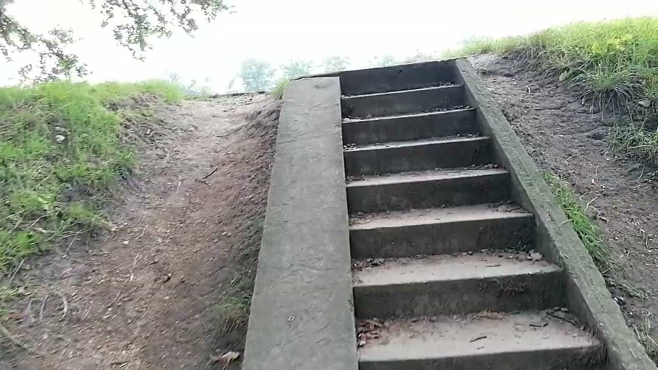 Wrocław, Karłowice, osiedle pod wałem, przepływ fali powodziowej VID 20240919 134505