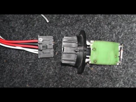 Repairing a conncector for a fan in Peugeot 307 (german video) 