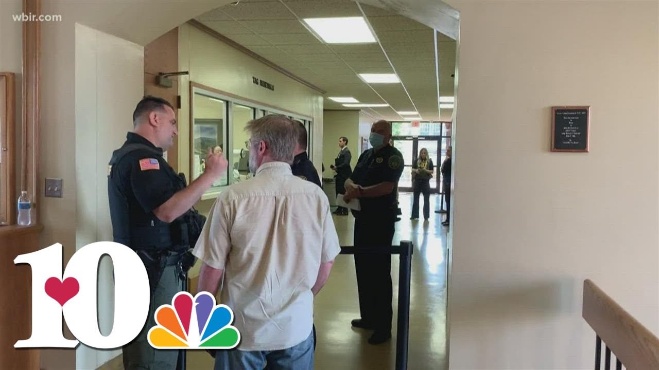 Two Sevier County deputy clerks charged after FBI raids Sevier County Courthouse