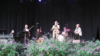 SUMMER JAZZ: LOW KEY LIGHTLY (Duke Ellington), by Line Kruse & The Tivoli Ensemble  9/ - July 2020 Resimi