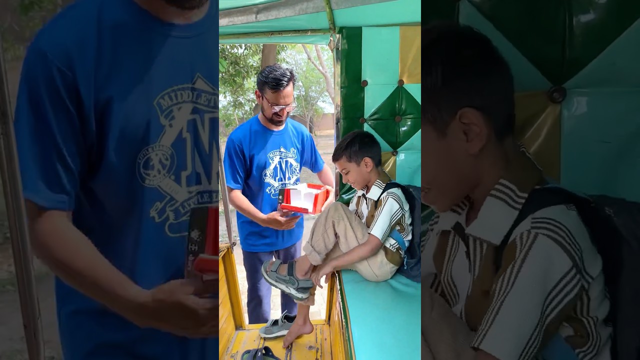 Rickshaw 🛺 waly ny is bachy k sth theek kia #ytshorts #funny
