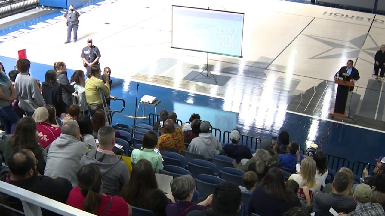 Hundreds of parents, community members show up at TEA meeting about