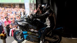 Download Lagu Op een elektrische motor in 80 dagen de wereld rond, met een missie MP3