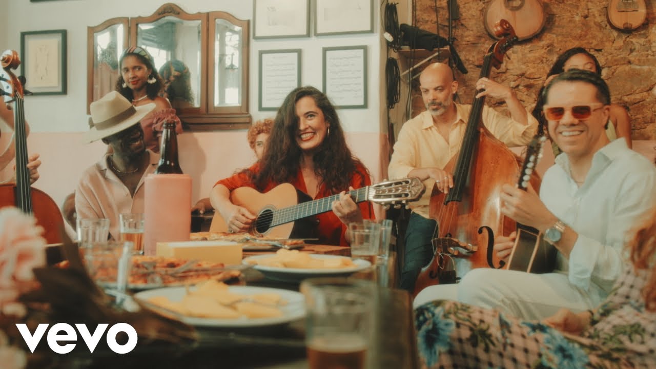 Guarda Silvia Pérez Cruz - Moreno (Brasil) (Video Oficial) su YouTube Guarda Silvia Pérez Cruz - Moreno (Brasil) (Video Oficial) su YouTube