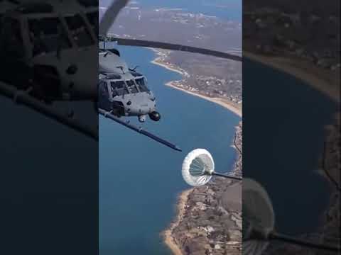 شاهد كيف يتم تزويد الطائرة بالوقود في الجو