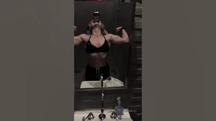 hot muscle girl flex super bicep 💪#muscle#bicep#shorts