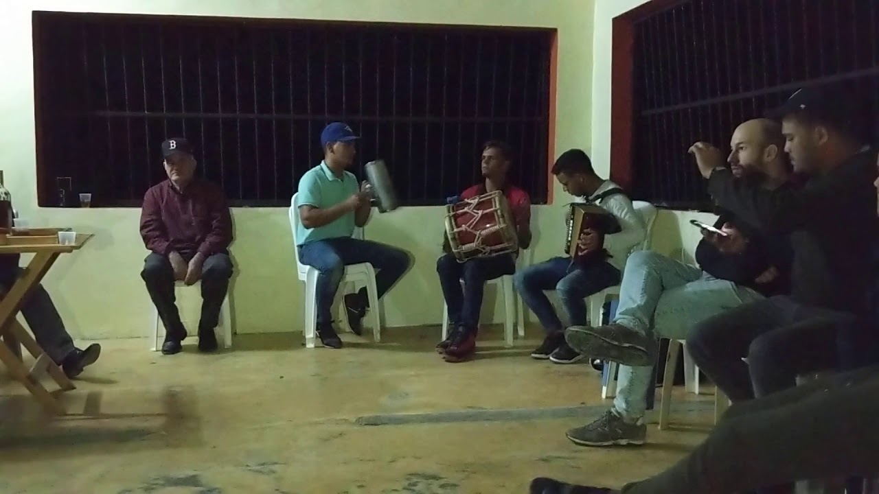 Merengue Típico con Guira tambora y acordeón, Colmado Jhovanny, Manacla