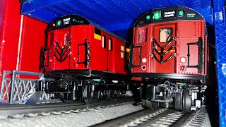 MTH Subway: NYCT IRT Redbird R26 (6) Local Train Ride with Redbird R21 (5) Express Train Action