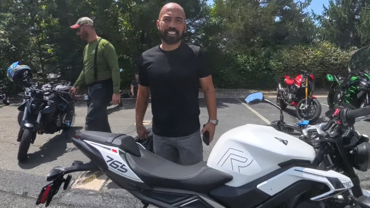 2024 Triumph Street Triple 765 R- The owner just got the bike 5 sec ago ...