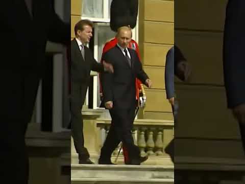 #putin #lider #presidente #rusia Puttin meets the queen of england.