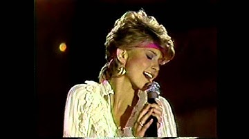 Olivia Newton John - Make A Move On Me, Solid Gold Rare Footage