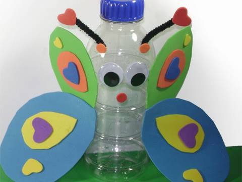 Manualidades con Reciclados: Mariposa con botella reciclada