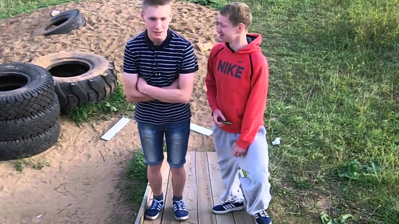 Пацан сосет в машине