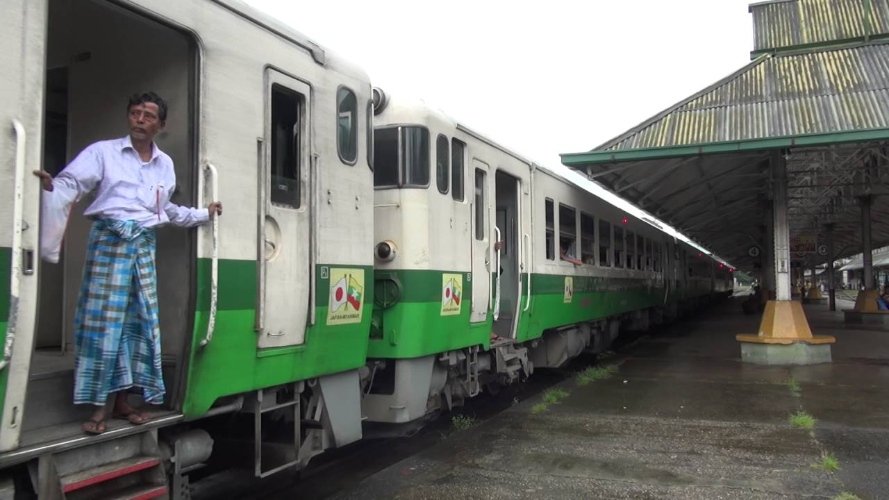 ミャンマー国鉄 元JR東日本キハ48・40 Yangon駅発車(2) / Yangon