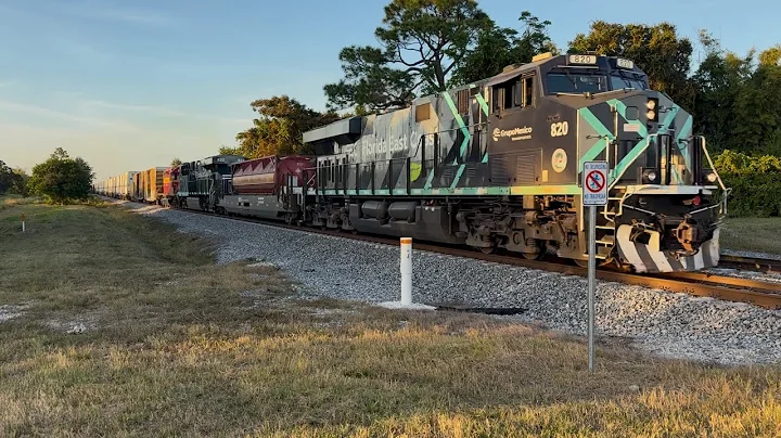 FEC TRAIN 105 @ 4:59pm 11-19-25 