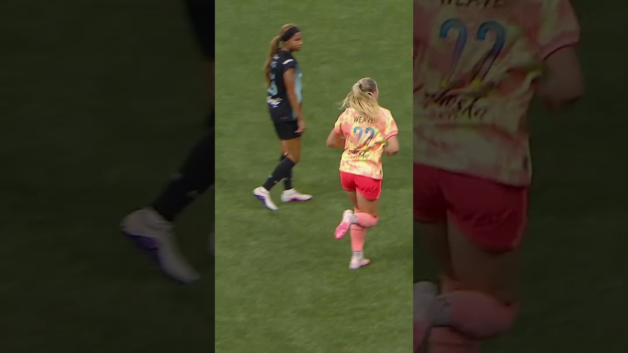 622 days later, Morgan Weaver returns to the roar of the Portland faithful 🌹 #nwsl