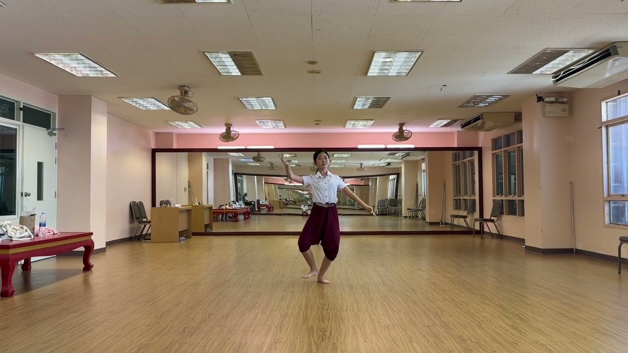 ละครพันทางเรื่องพระลอ ตอนพระลอลงสวน