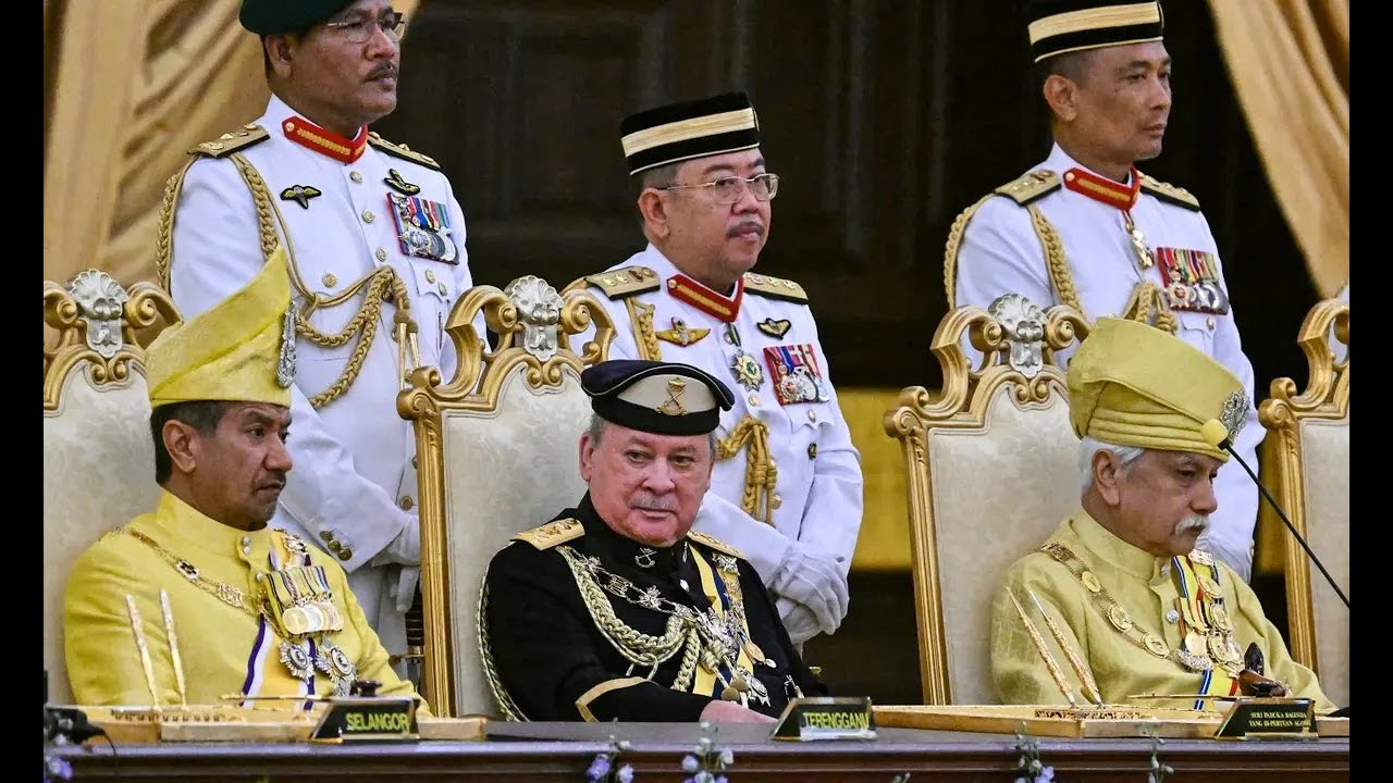 Hapuskan sistem Raja dan tukar Malaysia menjadi republik