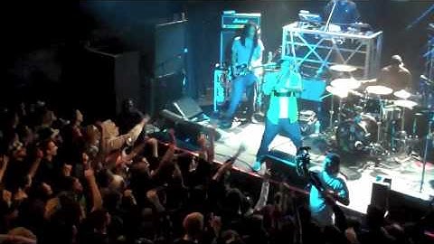 B.o.B "Nothin On You" LIVE in New York City