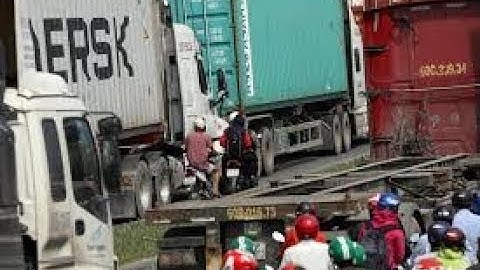 VTC14 | TP HCM: Hiểm họa từ xe container dày đặc ở Cát Lái