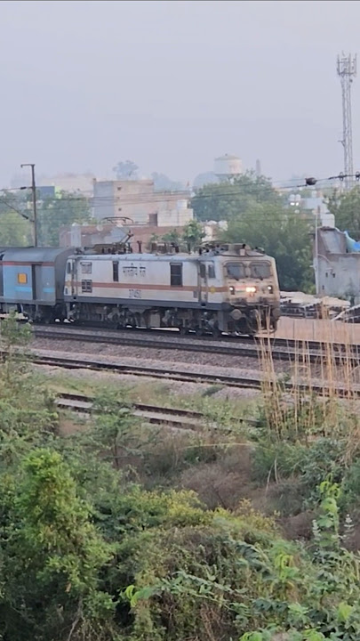 12402 Dehradun Kota Nanda Devi AC Express approaching Mathura #shorts
