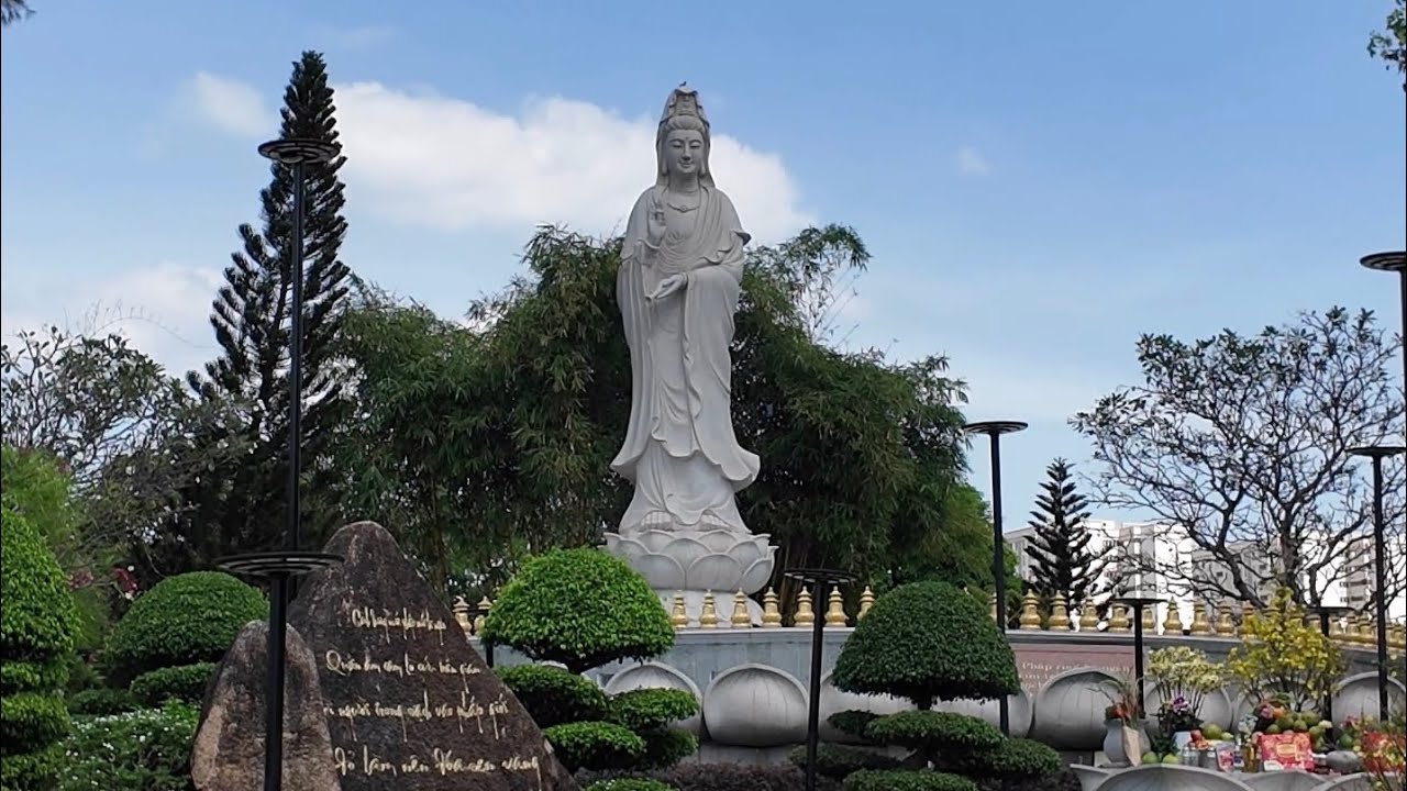 VIẾNG CHÙA HUÊ NGHIÊM ĐẦU XUÂN BÍNH NGỌ