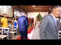 Câmera indiscreta flagra a entrada da Noiva por um ângulo inusitado. Vídeo de Casamento (*)