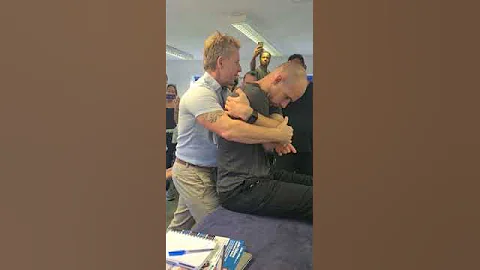 Spinal Manipulation to the Thoracic Spine - DayDayNews