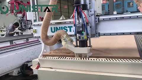 2040 ATC CNC Router with Disc Tool Changer Cutting Wood Board