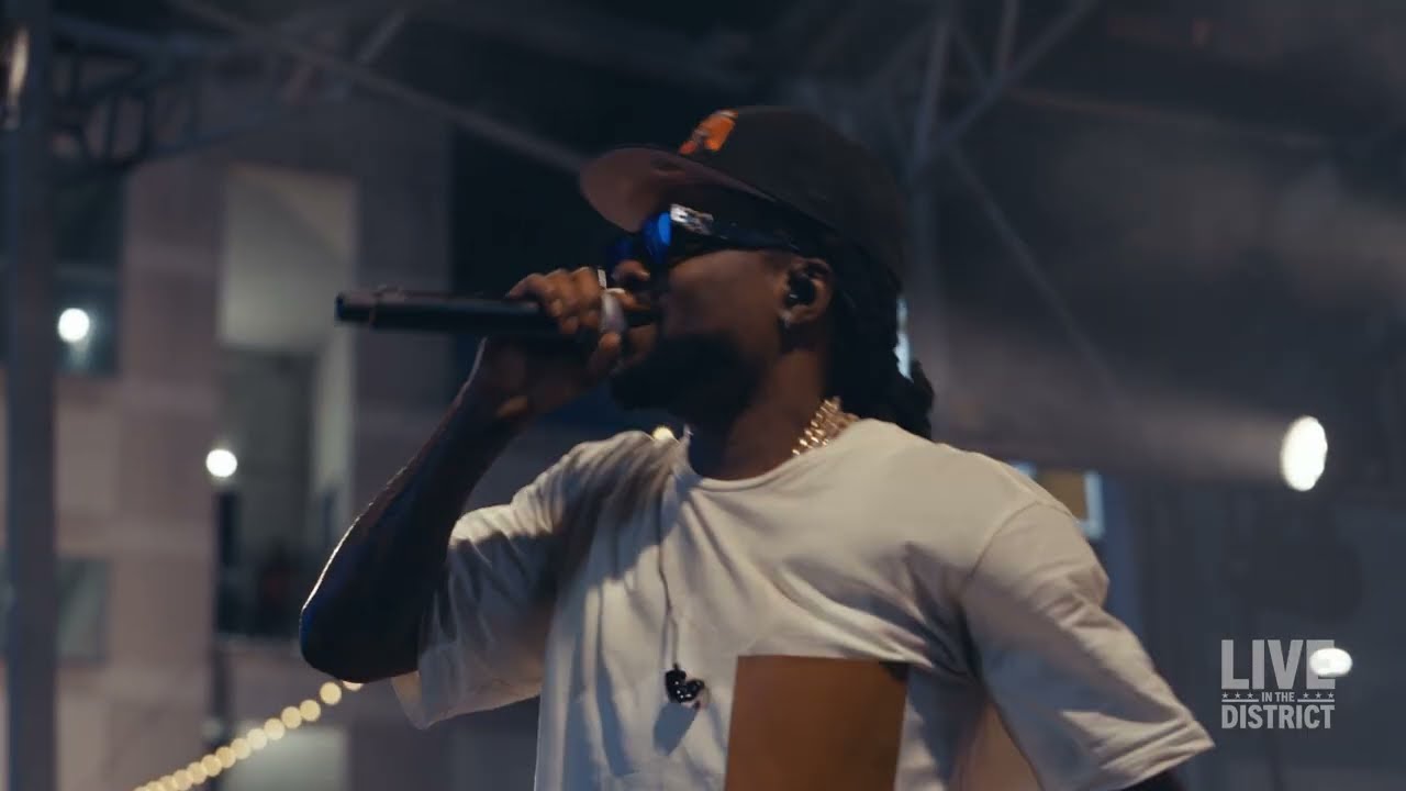Смотреть «Wale - Blanco (Live in the District) Official Video» на YouTube Смотреть «Wale - Blanco (Live in the District) Official Video» на YouTube
