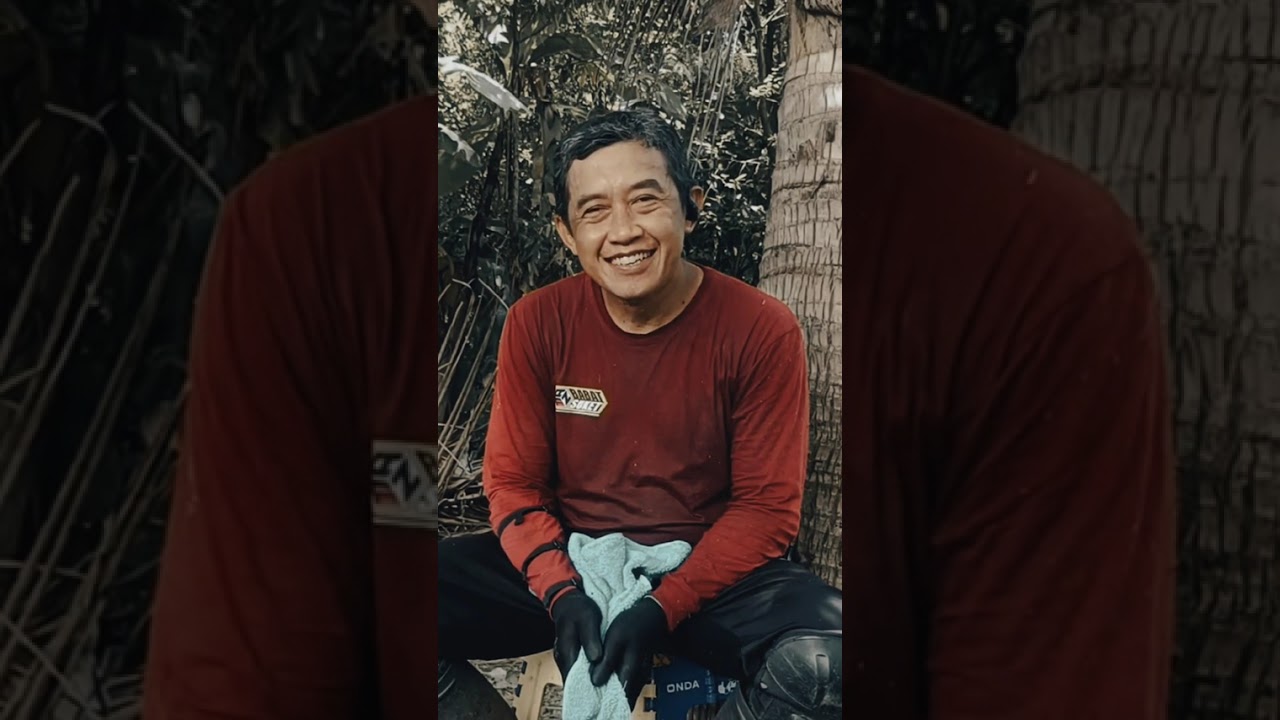 Membersihkan Halaman Rumah 