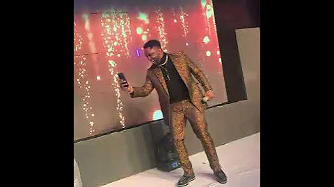 Comedian AY amazes King Sunny Ade with his dancing steps on stage as he celebrates his 50th birthday