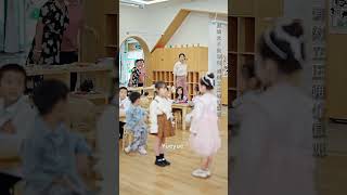 How dare you bully my daughter? I will shut down your kindergarten!#241110yqB2