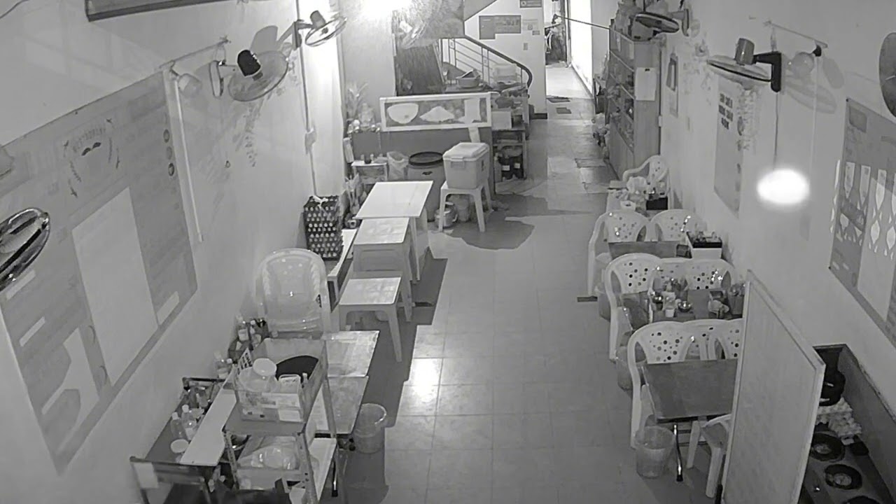 Ánh Sáng Lạ Xuất Hiện Giữa Đêm Khuya