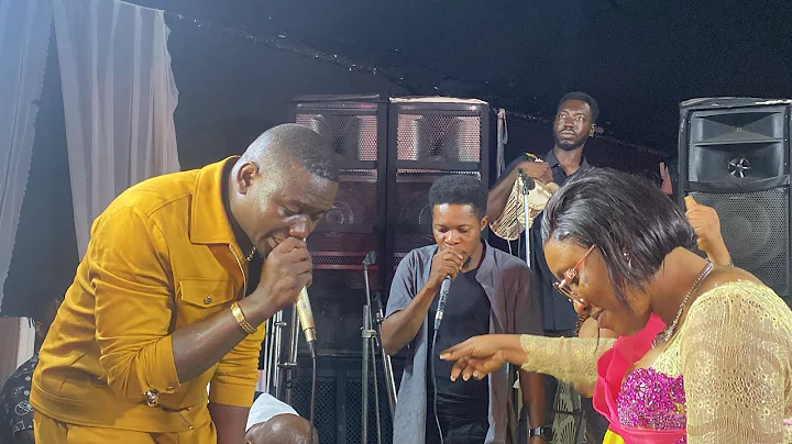 HADIZA ABUBAKAR ON STAGE WITH SEGUN JOHNSON AT SIKIRATU SINDODO MOTHER’S BURIAL