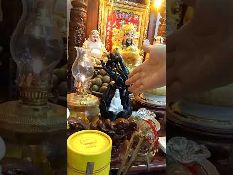 Video Có nên Thắp đèn dầu trên ban thờ mỗi ngày. - youtube