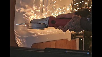 Montage van een opengaand raam op een schuifdeur van een Ford Transit op maat