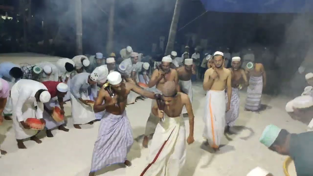 ഖൂതാരി ശൈഖുനയുടെ ഉറൂസ് മുബാറക്കിനോട് അനുബന്ദിച്ച് കിൽത്താൻ മഹ്ളറത്തുൽ ഖാദിരിയ്യയിൽ നടന്ന ദഫ്റാത്തീബ്