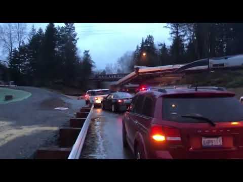 ვაშინგტონის შტატში მატარებელი ლიანდაგებიდან გადავიდა