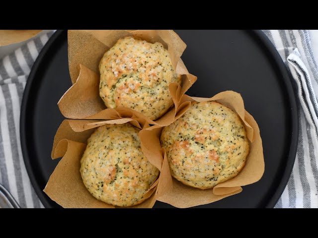 How to Make Muffin Liners out of Parchment Paper (with Video!) - Sugar Spun  Run