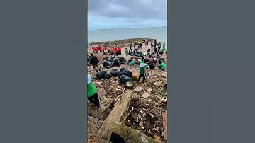 500 volunteers helped clean this up @sai_gonxanh #oceans #sea #conserve #conservation