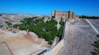 Belmonte (Cuenca) desde el aire . Video con drone - Viajar24h.com