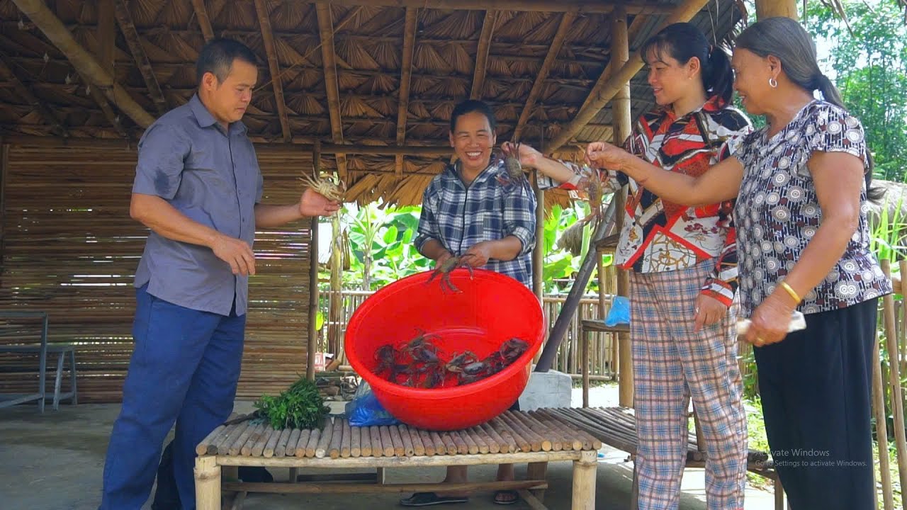 After the rain, DAN went into the forest and caught a lot of big mountain crabs to sell.