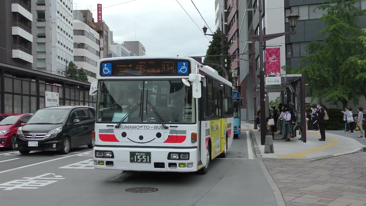 バスの行列を眺める＠市役所前（熊本市）