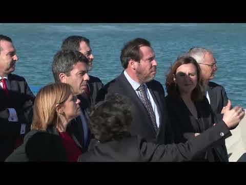 El ministro de Transportes visita el Puerto de Valencia y anuncia su ampliación