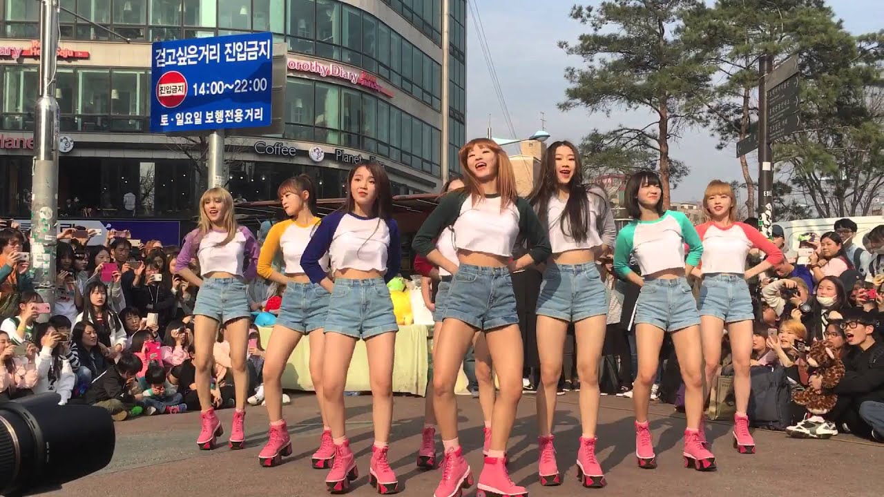 OH MY GIRL / 오마이걸 _ 한 발짝 두 발짝 ( One step , Two steps ) [ 160402 홍대 게릴라공연 ]